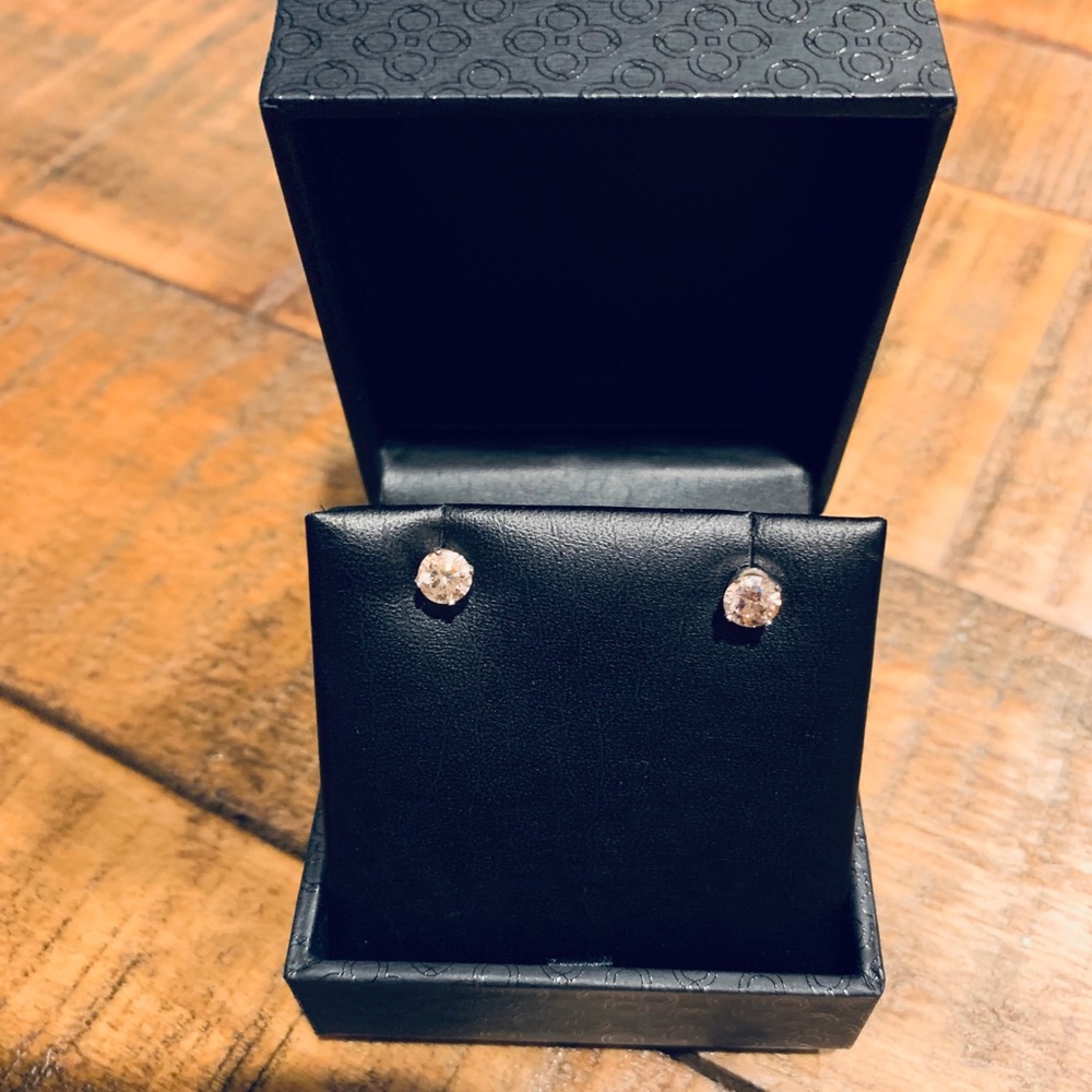 Diamond studs